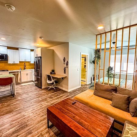 Private-Suite, Kitchen, Laundry, Rainfall Shower, 4Ktv El Centro Exterior photo
