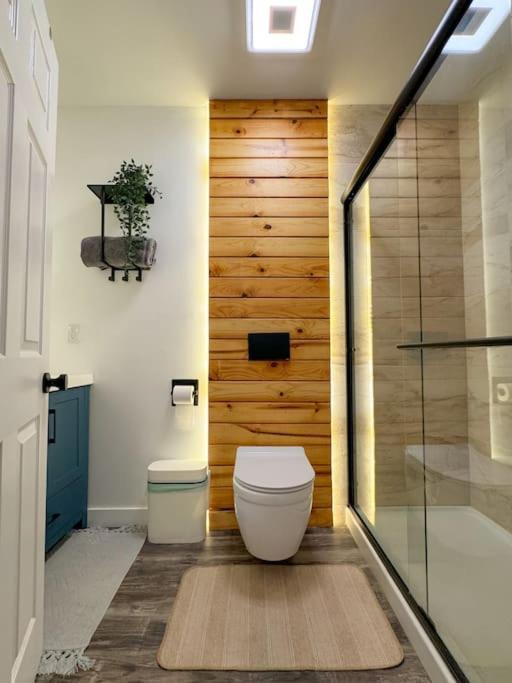 Private-Suite, Kitchen, Laundry, Rainfall Shower, 4Ktv El Centro Exterior photo