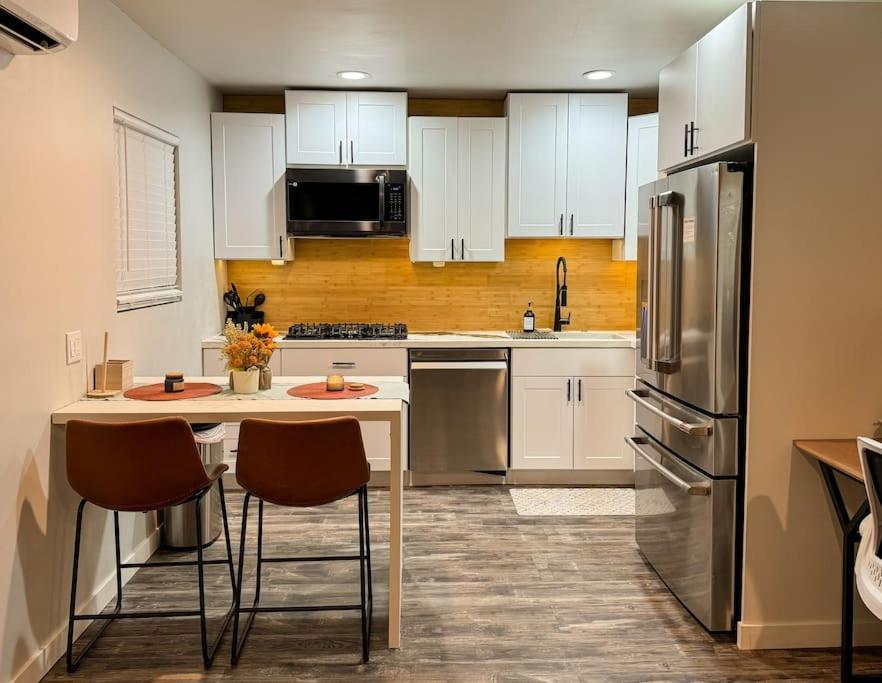 Private-Suite, Kitchen, Laundry, Rainfall Shower, 4Ktv El Centro Exterior photo