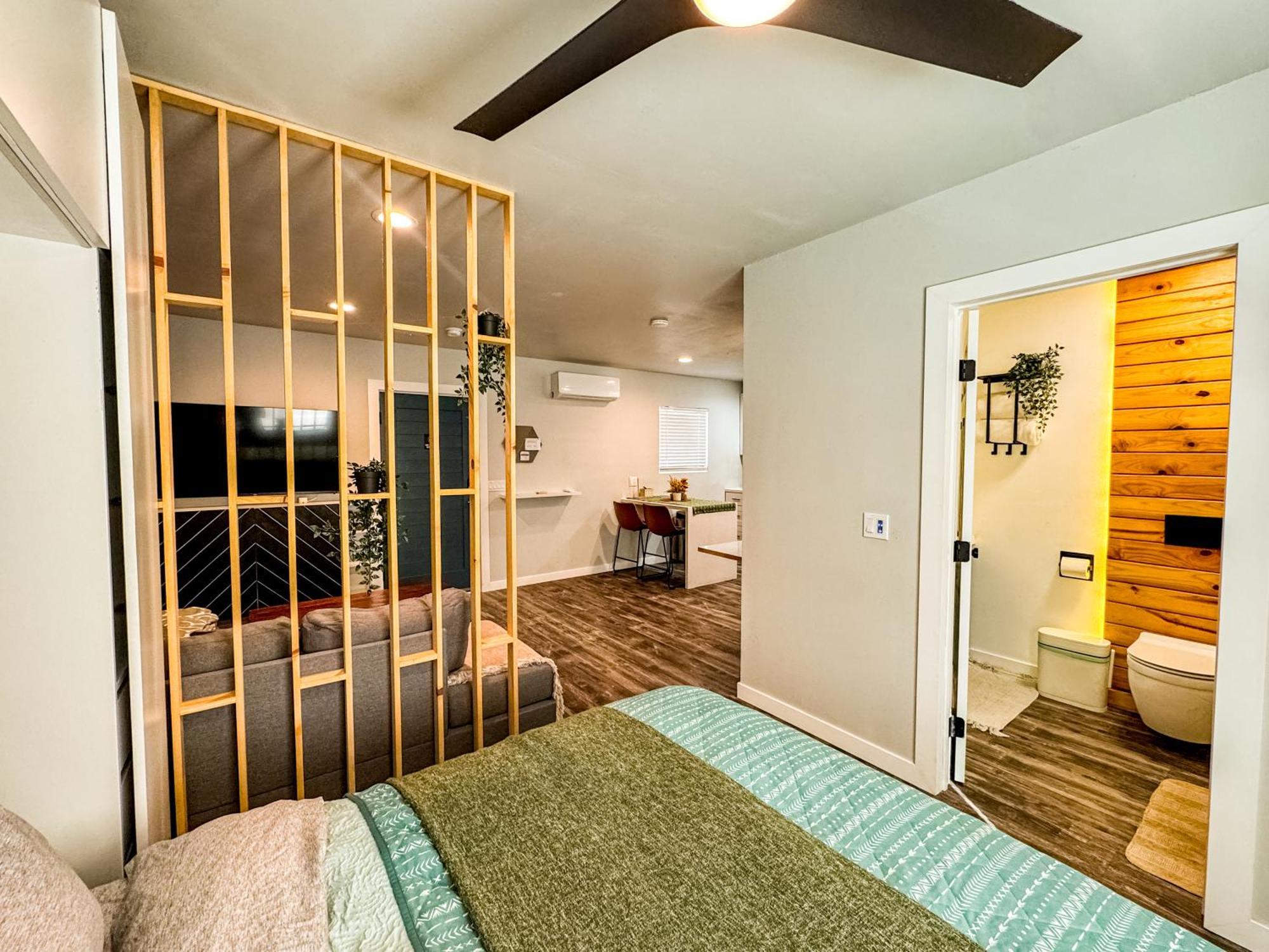 Private-Suite, Kitchen, Laundry, Rainfall Shower, 4Ktv El Centro Exterior photo